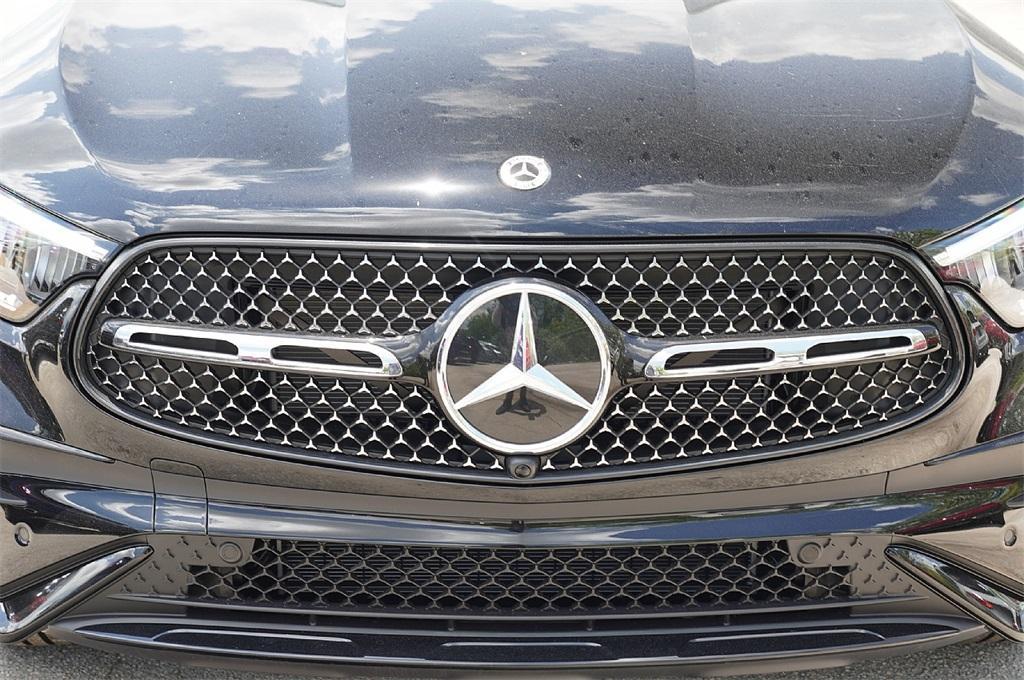 new 2025 Mercedes-Benz GLC 300 car, priced at $51,722