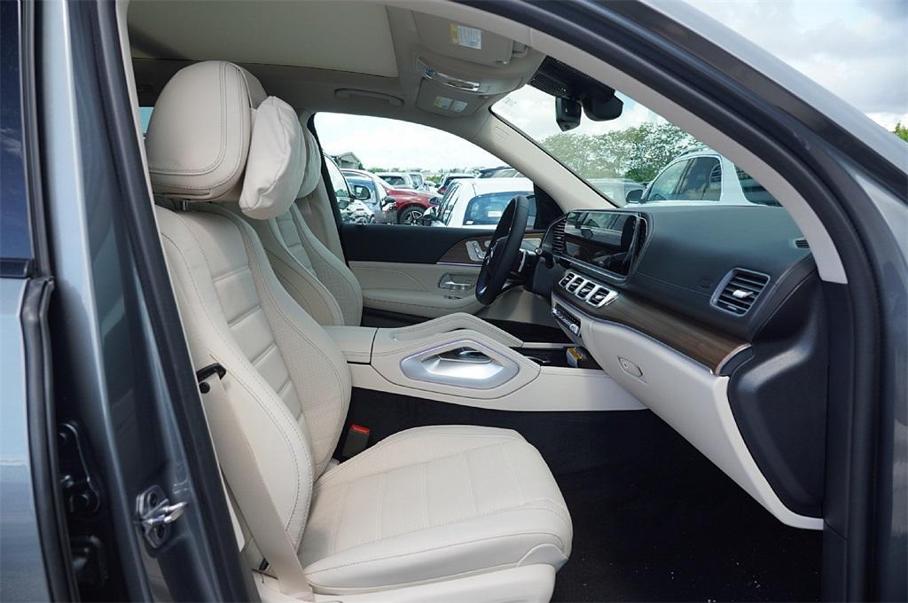 new 2025 Mercedes-Benz GLS 450 car, priced at $91,512