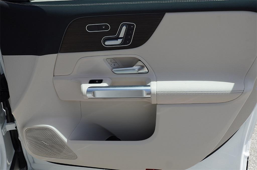 new 2025 Mercedes-Benz EQB 250 car, priced at $50,874