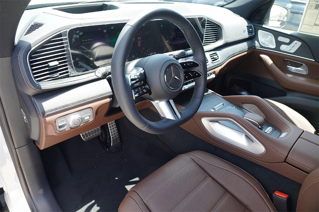 new 2025 Mercedes-Benz GLS 580 car, priced at $113,299