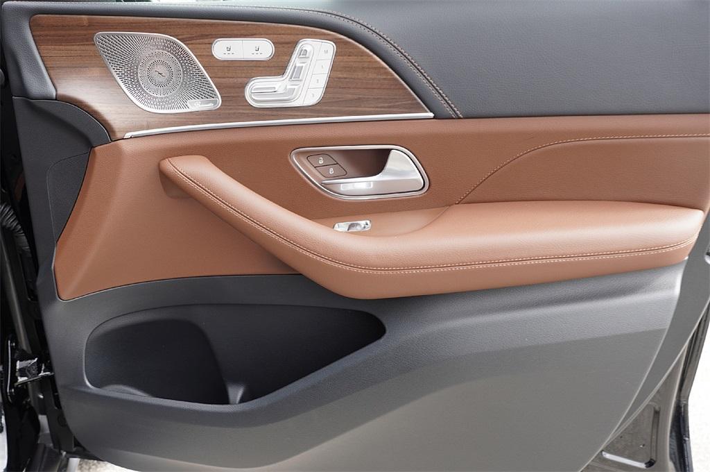 new 2025 Mercedes-Benz GLS 450 car, priced at $92,338