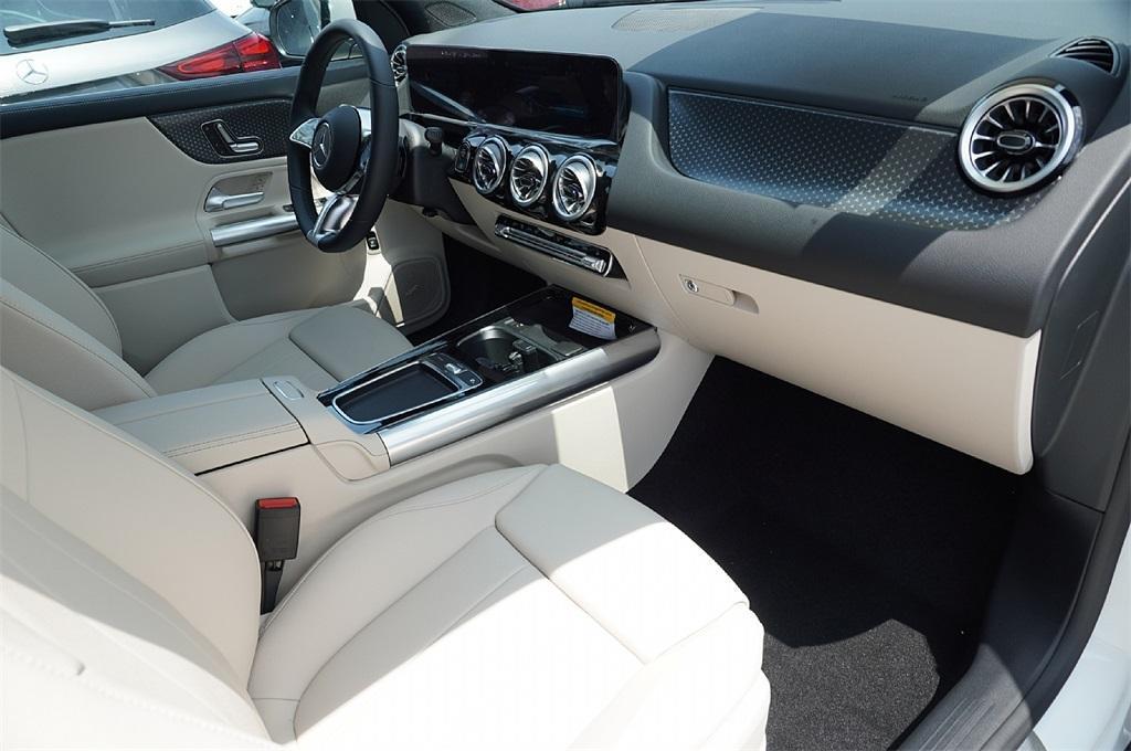 new 2025 Mercedes-Benz GLA 250 car, priced at $39,952