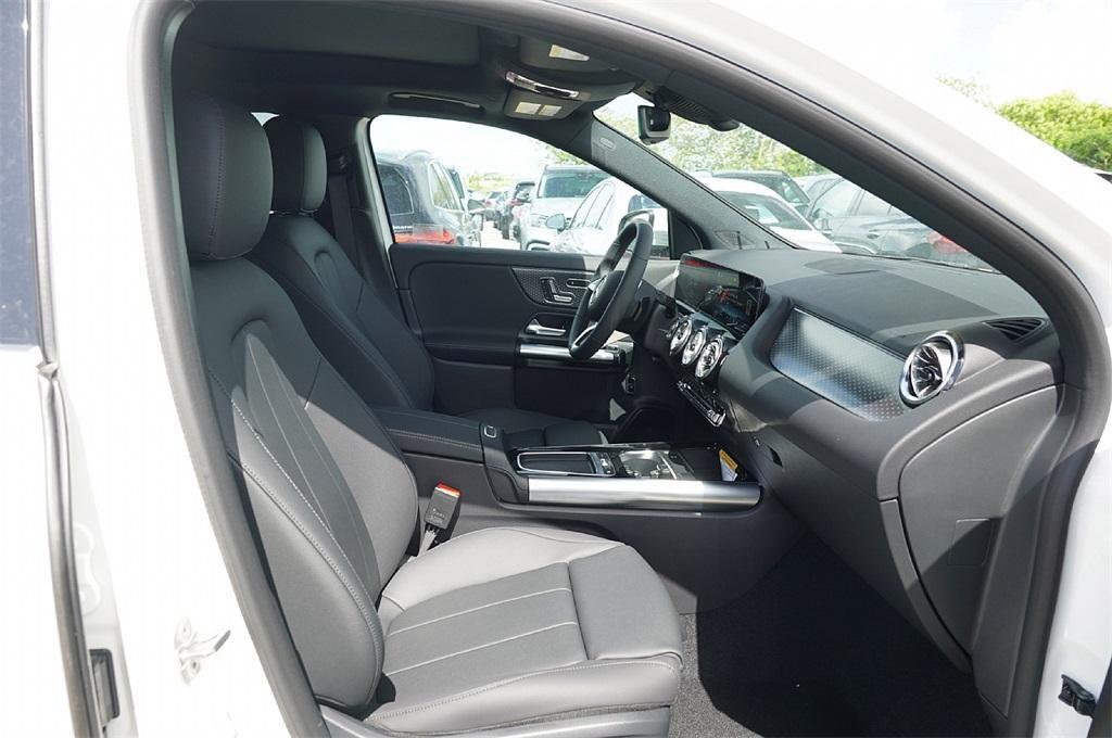 new 2025 Mercedes-Benz GLA 250 car, priced at $41,903