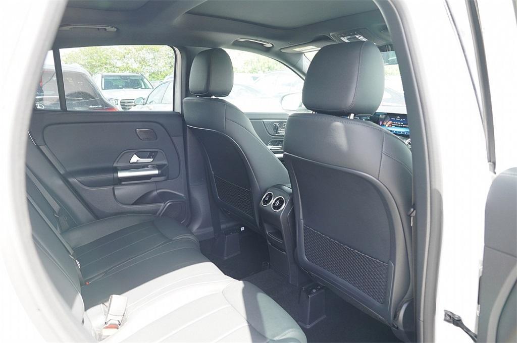 new 2025 Mercedes-Benz GLA 250 car, priced at $41,903