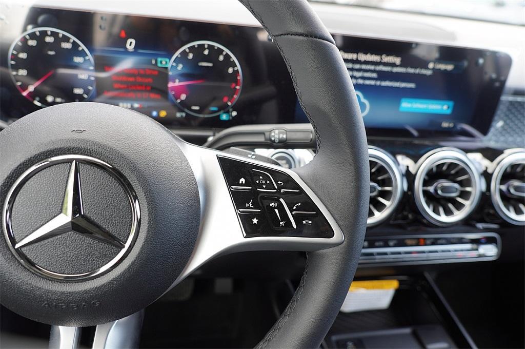 new 2025 Mercedes-Benz GLB 250 car, priced at $42,834