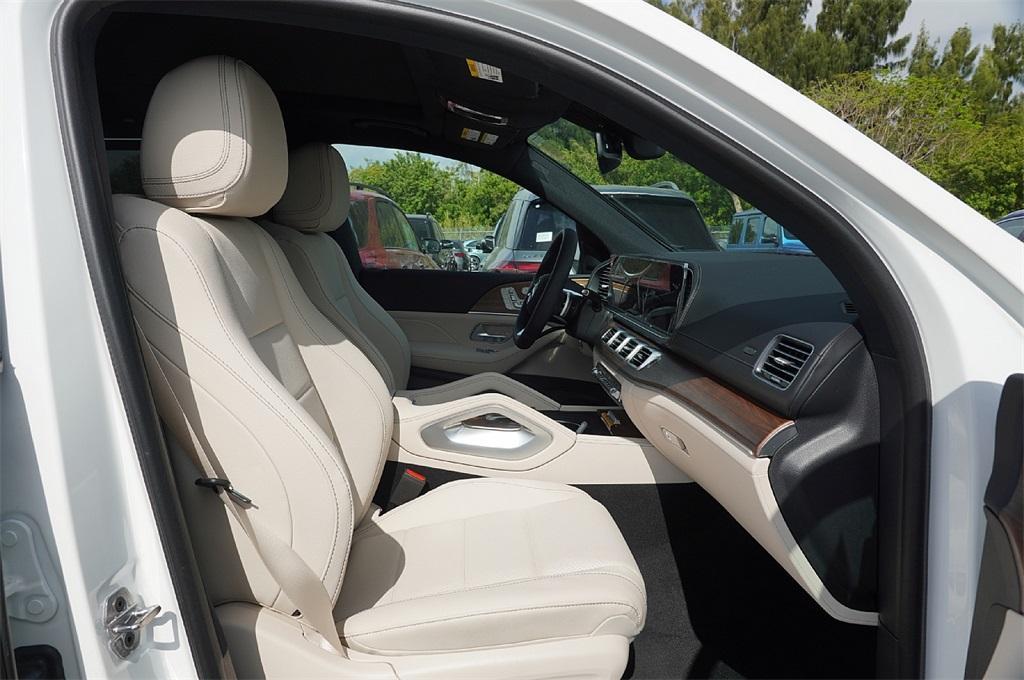 new 2025 Mercedes-Benz GLS 450 car, priced at $93,449