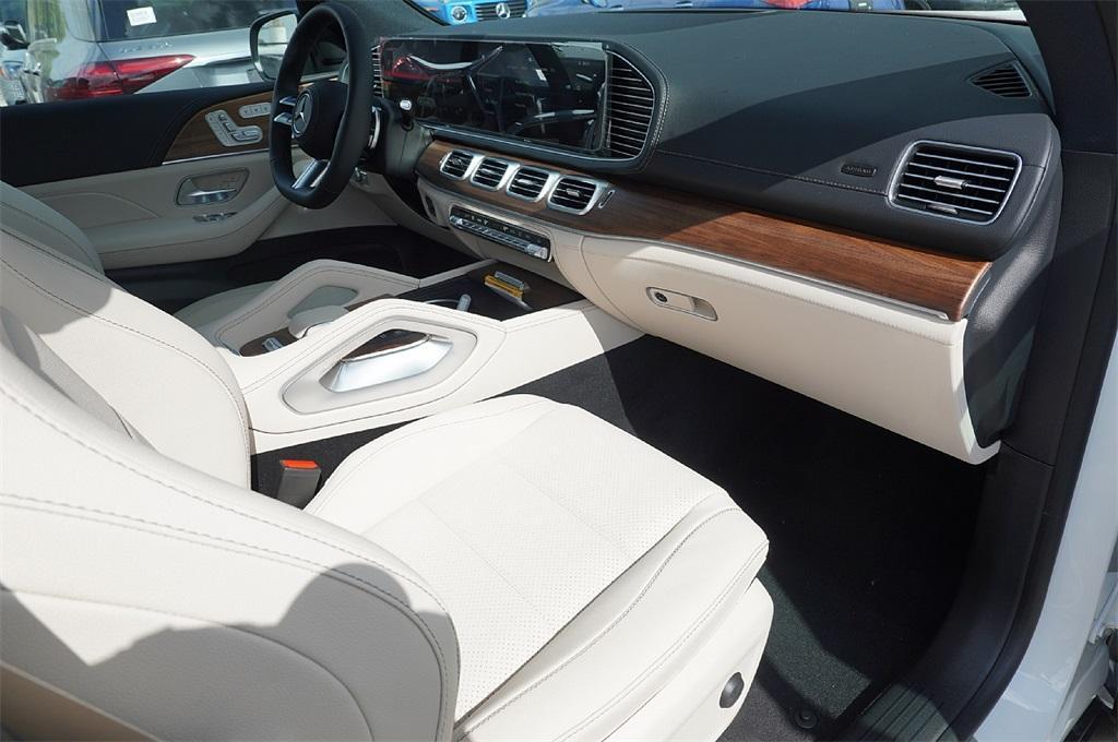 new 2025 Mercedes-Benz GLS 450 car, priced at $93,449