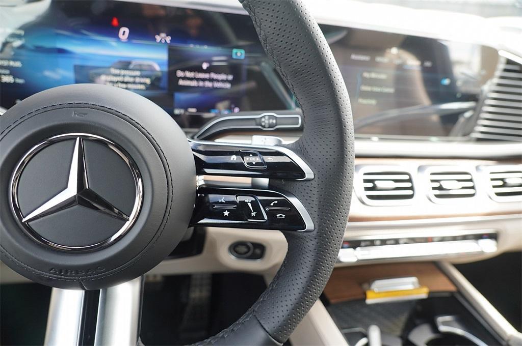 new 2025 Mercedes-Benz GLS 450 car, priced at $93,449