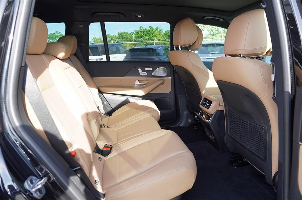 new 2025 Mercedes-Benz GLS 450 car, priced at $92,320