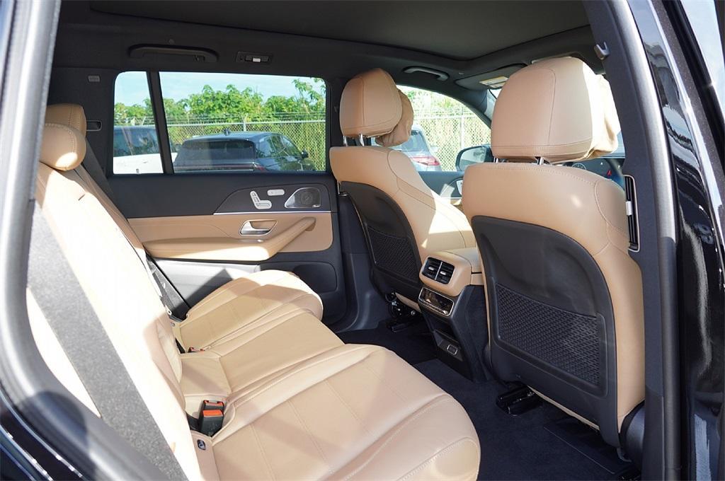 new 2025 Mercedes-Benz GLS 450 car, priced at $92,320