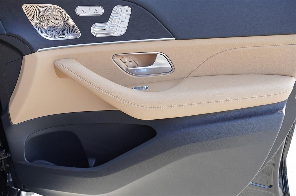 new 2025 Mercedes-Benz GLS 450 car, priced at $92,320