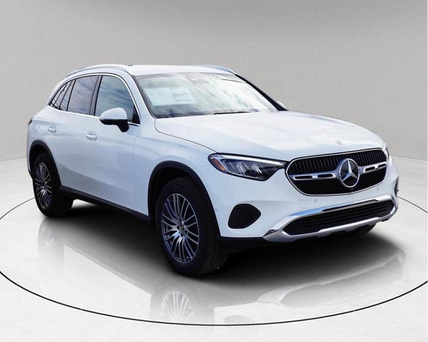 new 2025 Mercedes-Benz GLC 300 car