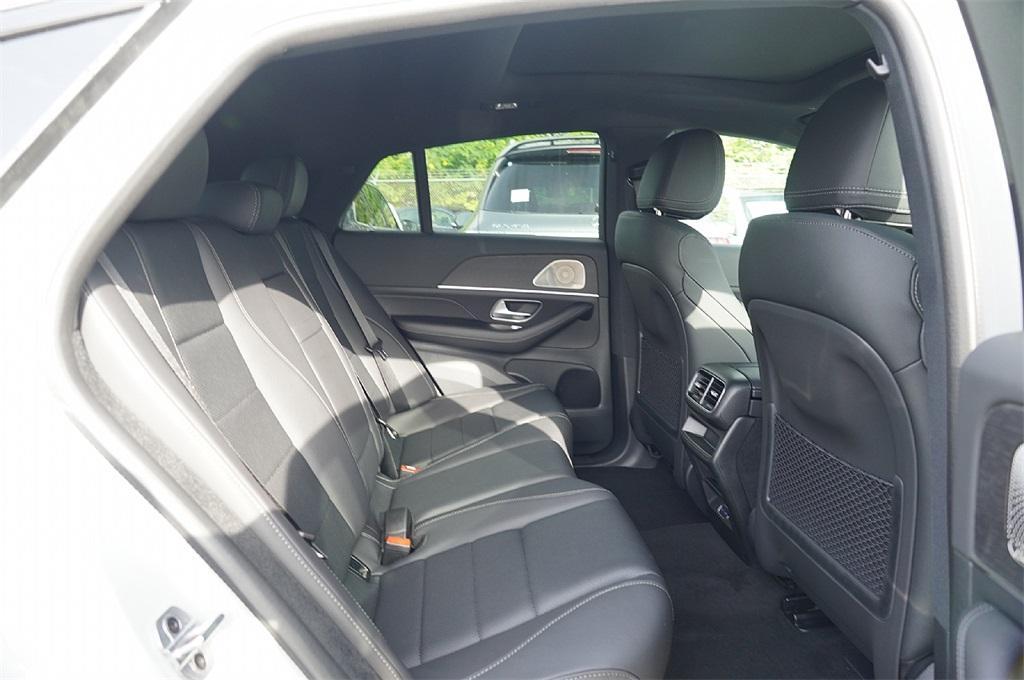new 2025 Mercedes-Benz GLE 450 car, priced at $81,252