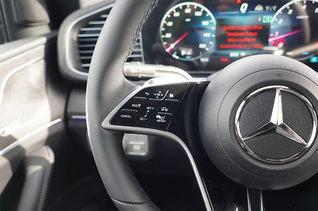 new 2025 Mercedes-Benz GLE 450 car, priced at $81,252