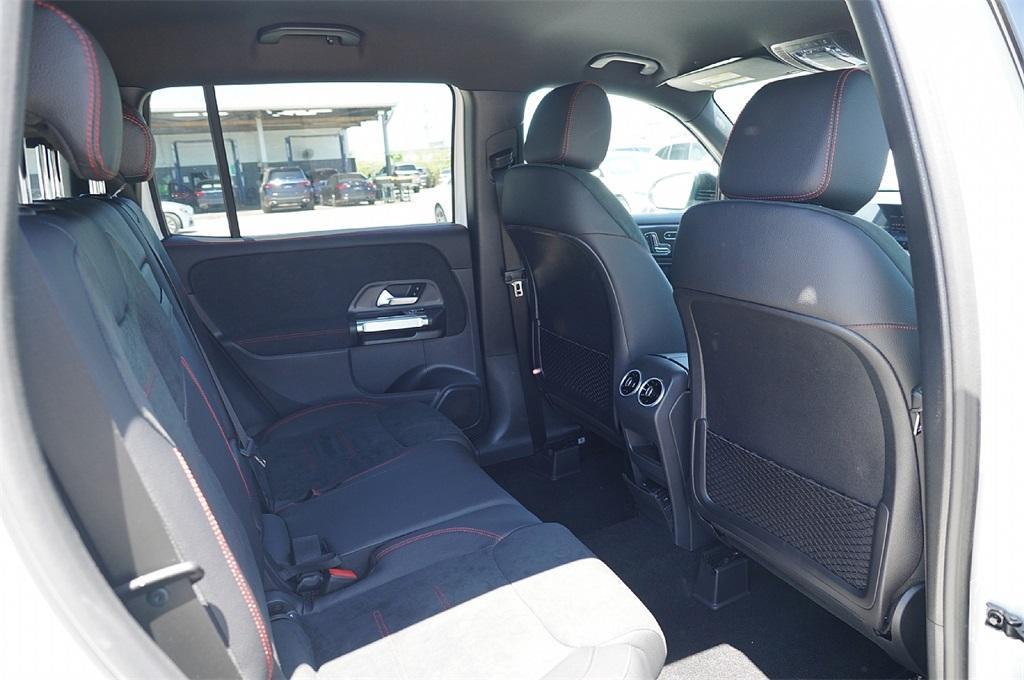 new 2025 Mercedes-Benz GLB 250 car, priced at $43,926