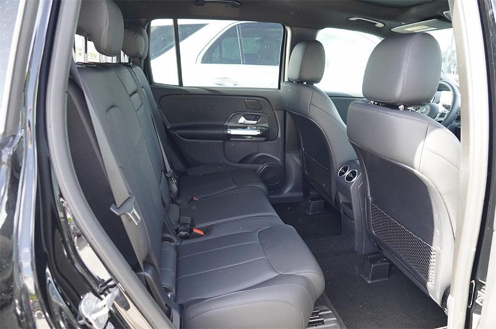 new 2025 Mercedes-Benz GLB 250 car, priced at $45,707