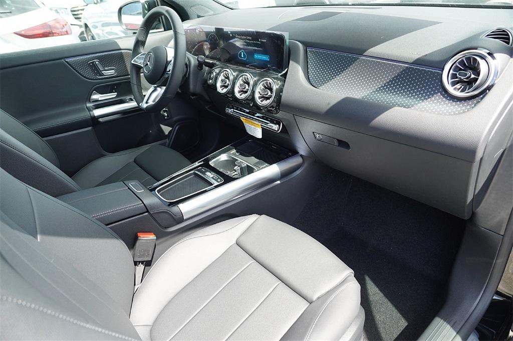 new 2025 Mercedes-Benz GLA 250 car, priced at $37,694