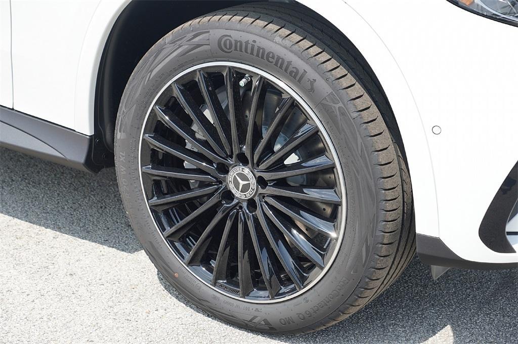 new 2025 Mercedes-Benz GLC 300 car, priced at $56,137