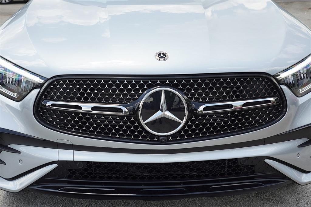 new 2025 Mercedes-Benz GLC 300 car, priced at $54,350