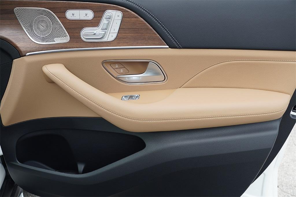 new 2025 Mercedes-Benz GLS 450 car, priced at $93,563
