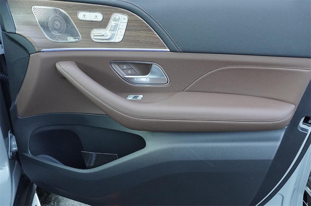 new 2026 Mercedes-Benz GLS 580 car, priced at $113,462