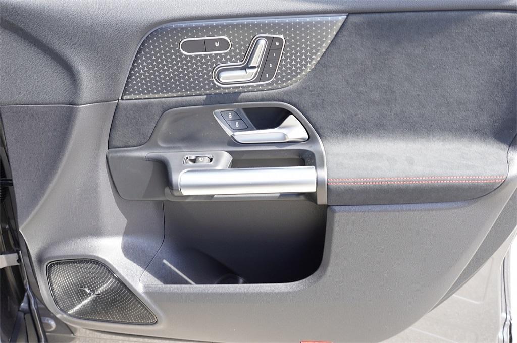 new 2025 Mercedes-Benz GLA 250 car, priced at $48,404