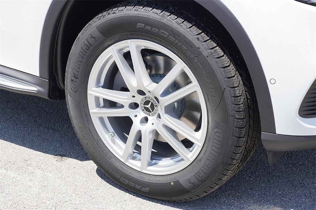new 2025 Mercedes-Benz GLC 300 car, priced at $48,932