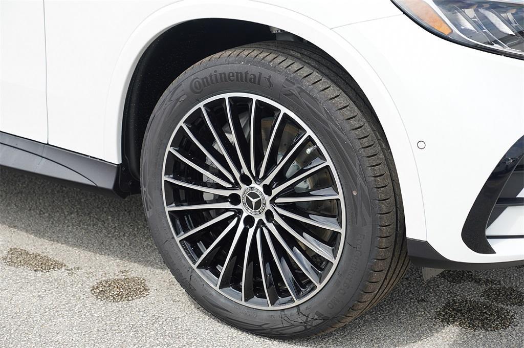 new 2025 Mercedes-Benz GLC 300 car, priced at $53,132