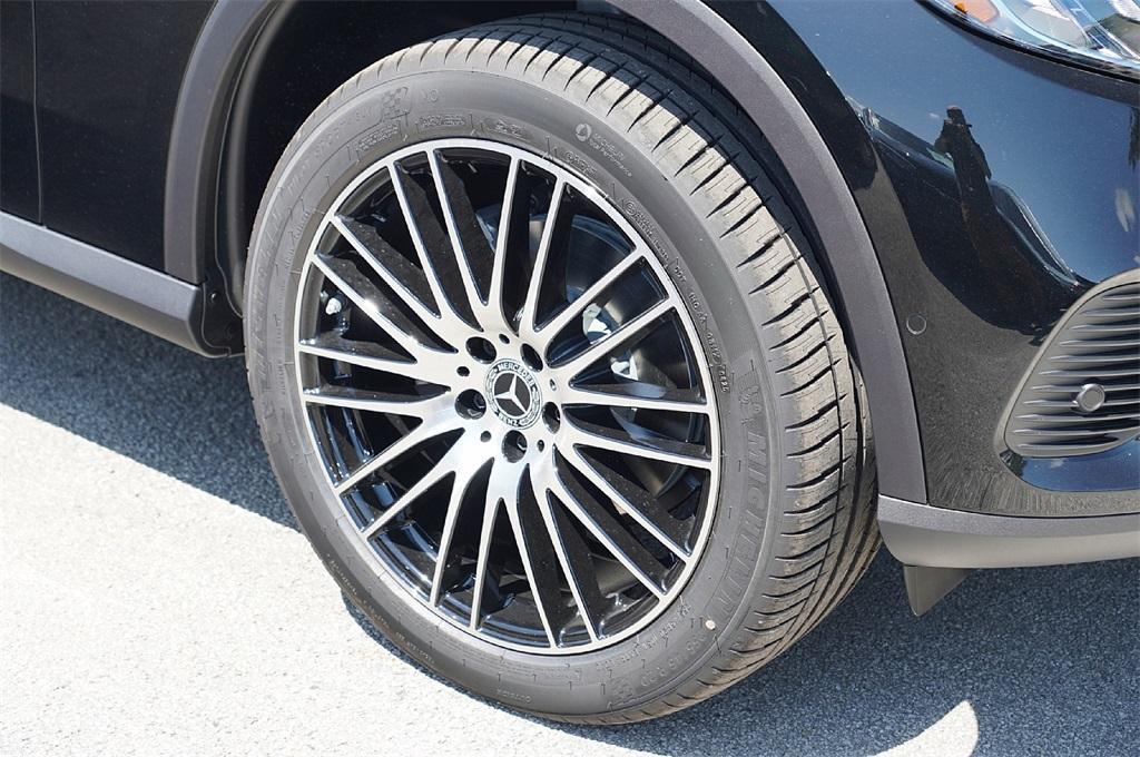new 2025 Mercedes-Benz GLC 300 car, priced at $51,916