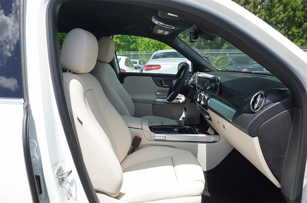 new 2025 Mercedes-Benz GLB 250 car, priced at $40,840