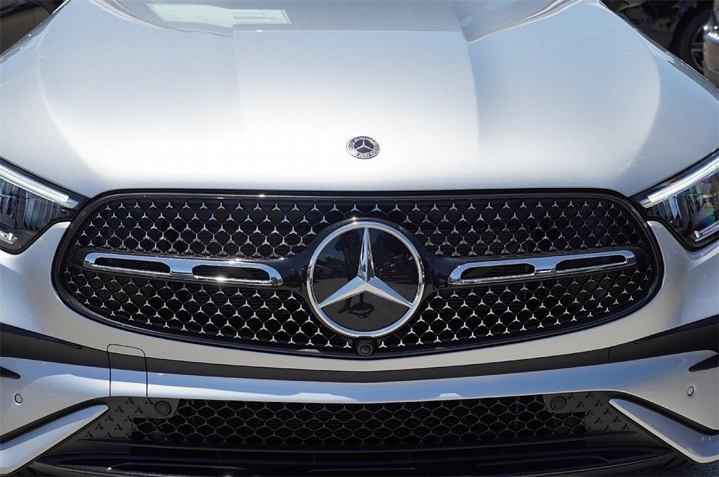 new 2025 Mercedes-Benz GLC 300 car, priced at $52,015