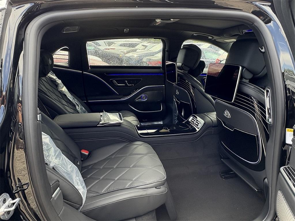 new 2025 Mercedes-Benz Maybach S 580 car, priced at $213,449