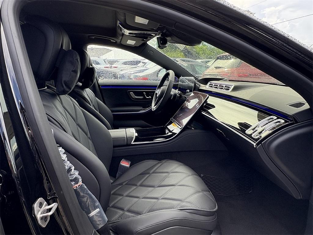 new 2025 Mercedes-Benz Maybach S 580 car, priced at $213,449