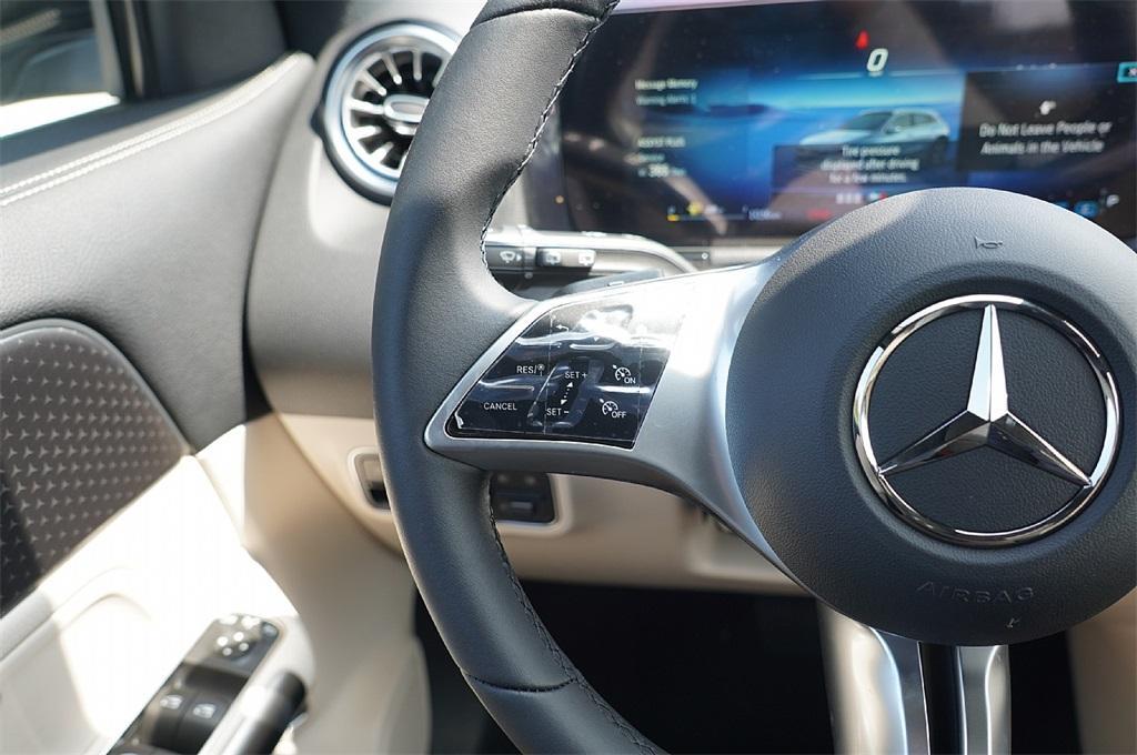 new 2025 Mercedes-Benz GLA 250 car, priced at $39,427