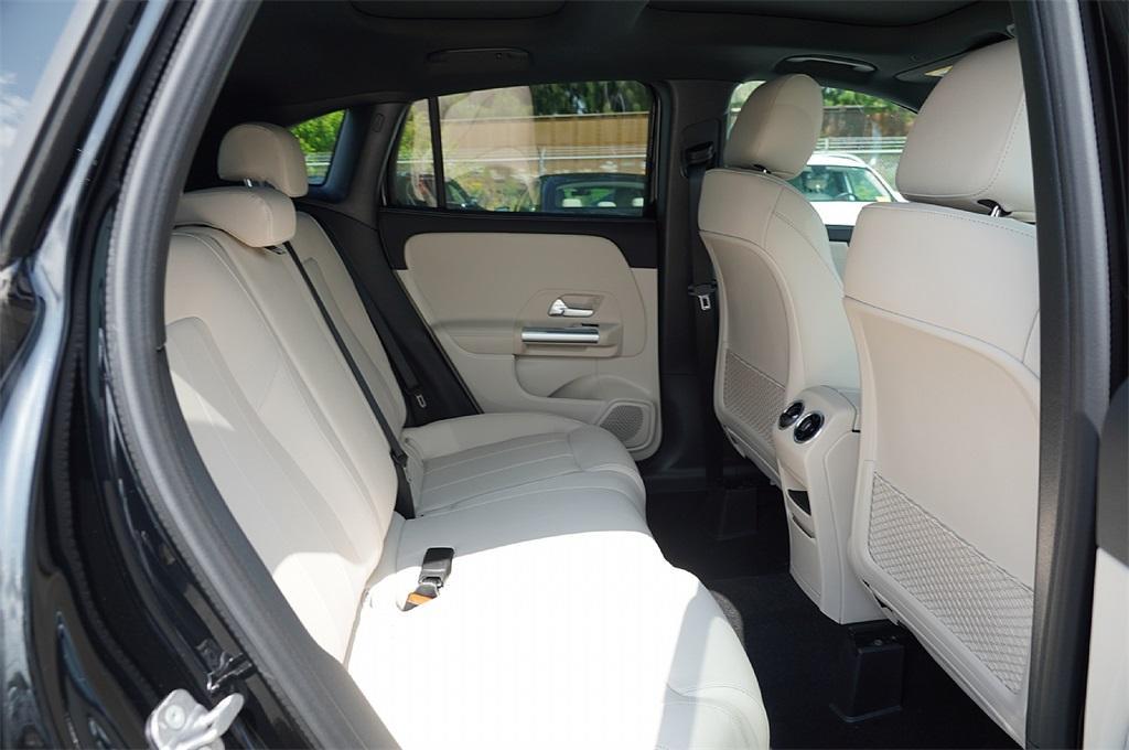 new 2025 Mercedes-Benz GLA 250 car, priced at $39,427