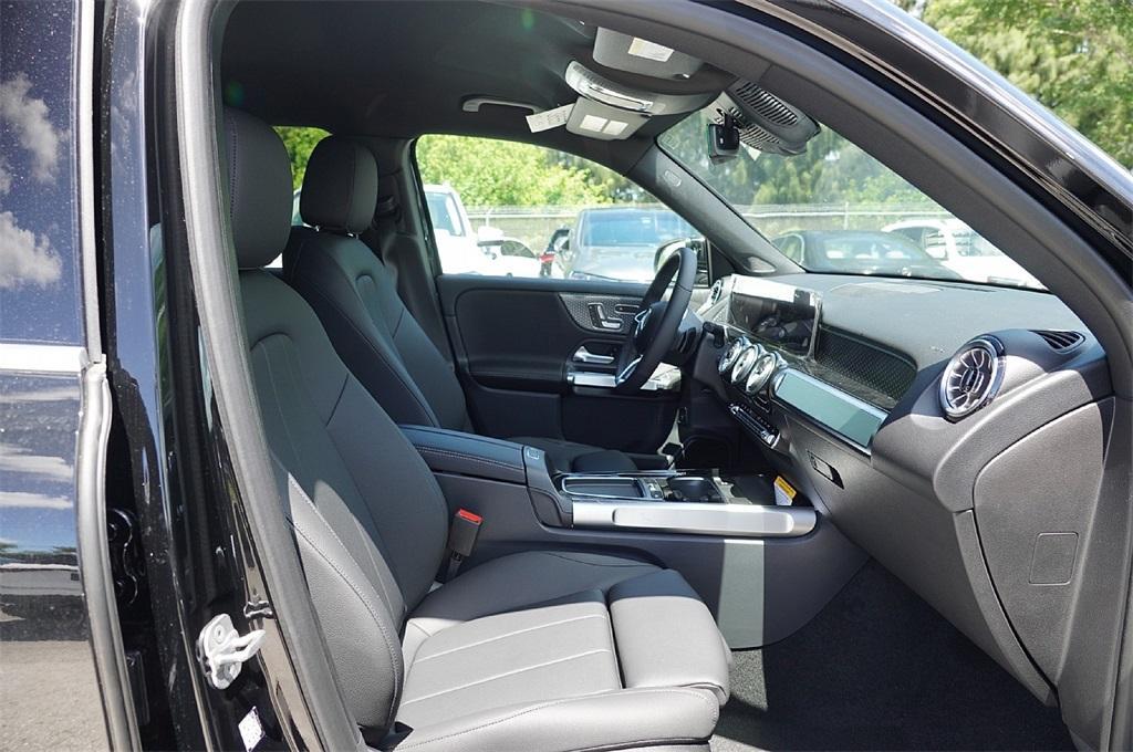 new 2025 Mercedes-Benz GLB 250 car, priced at $42,258