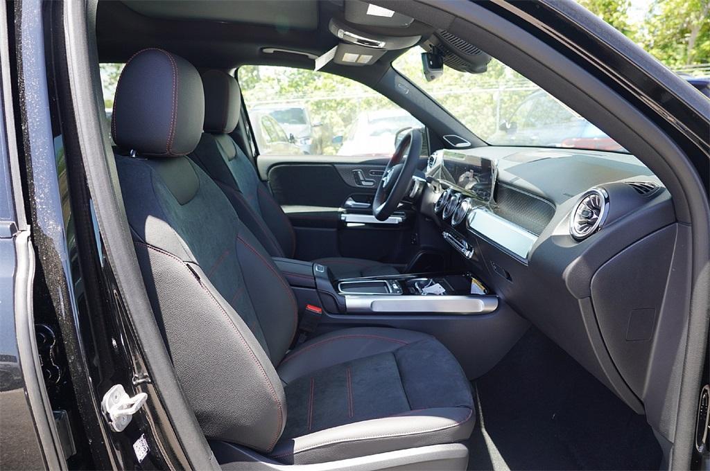 new 2025 Mercedes-Benz GLB 250 car, priced at $46,539