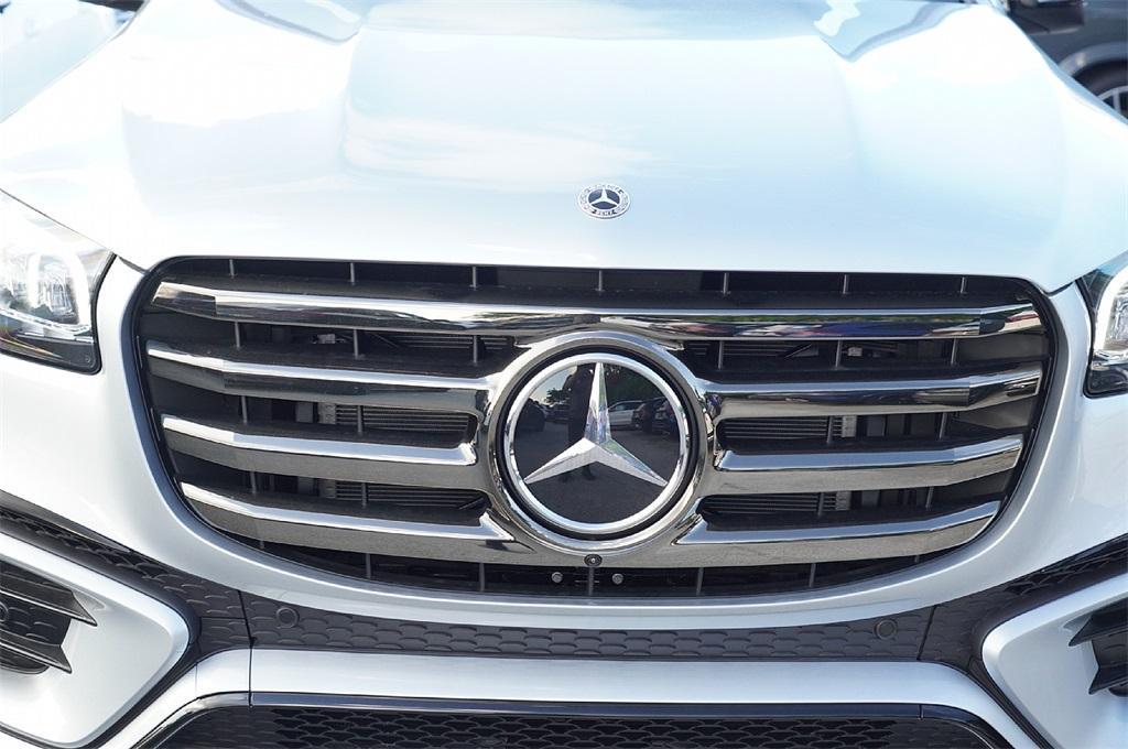 new 2025 Mercedes-Benz GLS 580 car, priced at $113,072