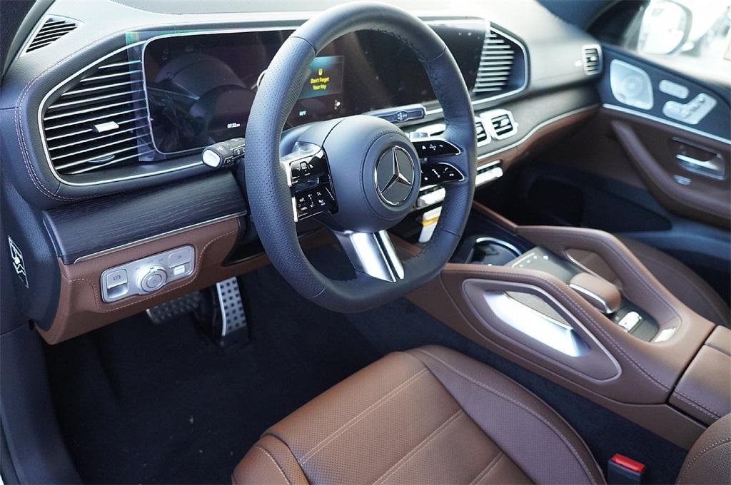 new 2025 Mercedes-Benz GLS 580 car, priced at $113,072