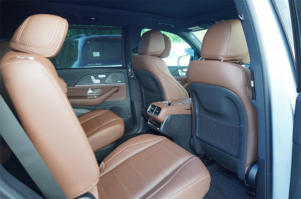 new 2025 Mercedes-Benz GLS 580 car, priced at $113,072