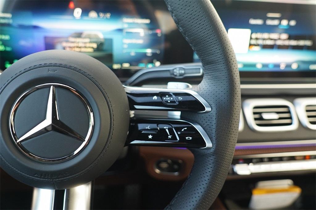 new 2025 Mercedes-Benz GLS 580 car, priced at $113,072