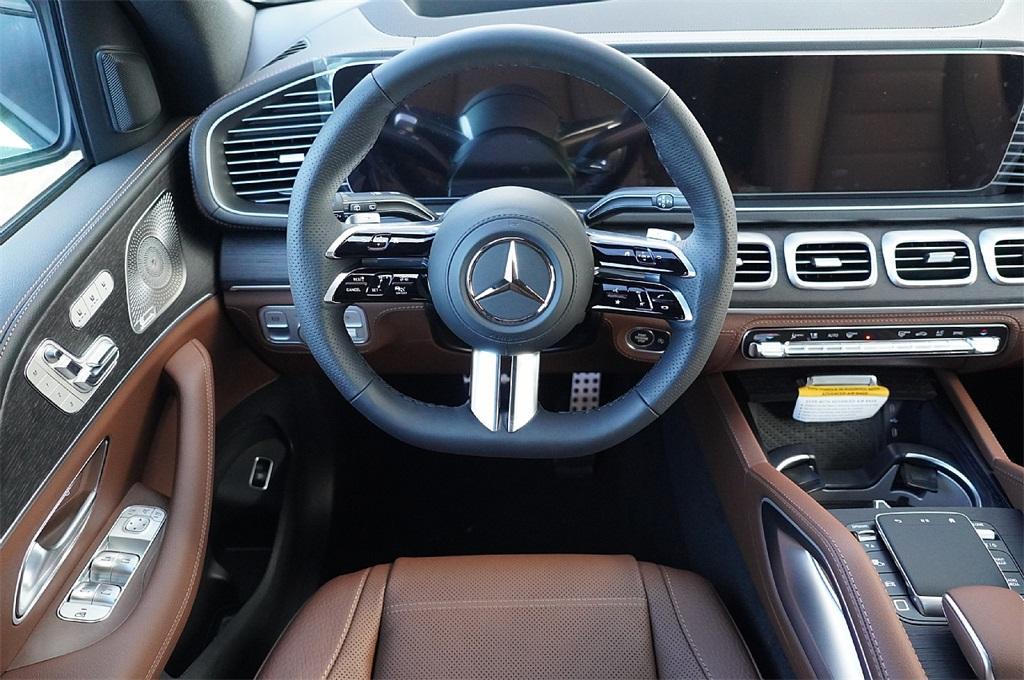 new 2025 Mercedes-Benz GLS 580 car, priced at $113,072