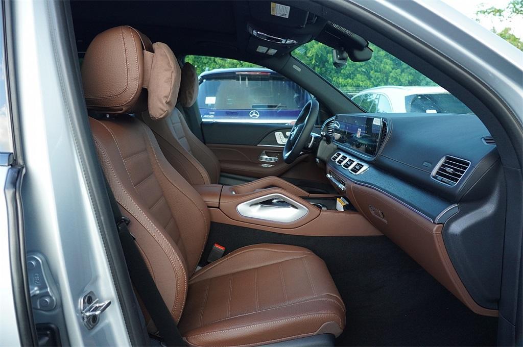 new 2025 Mercedes-Benz GLS 580 car, priced at $113,072
