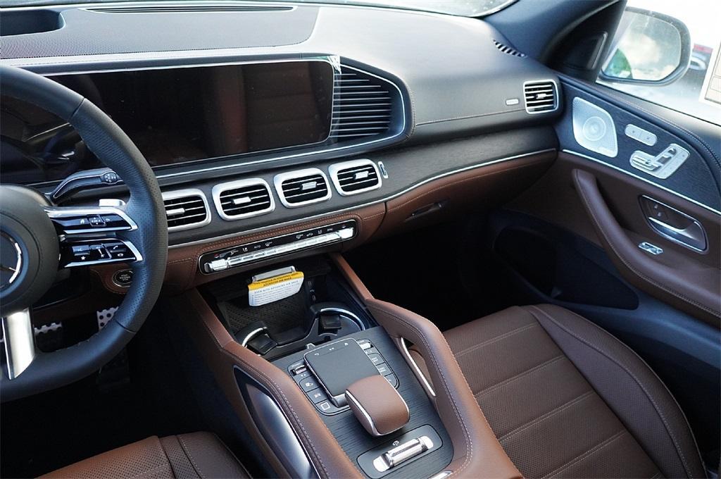 new 2025 Mercedes-Benz GLS 580 car, priced at $113,072