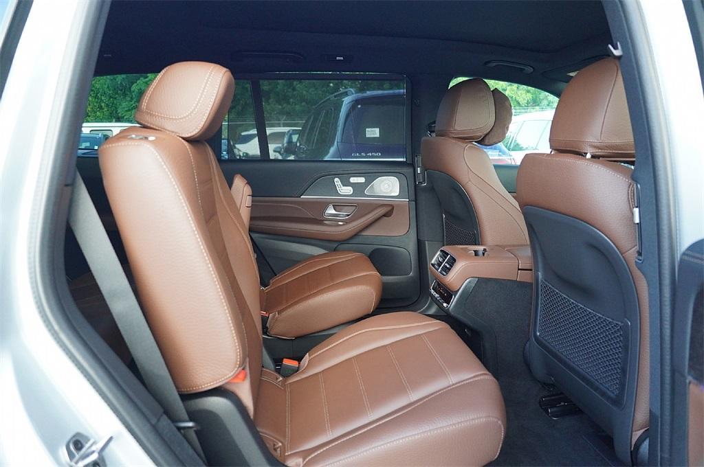 new 2025 Mercedes-Benz GLS 580 car, priced at $113,072