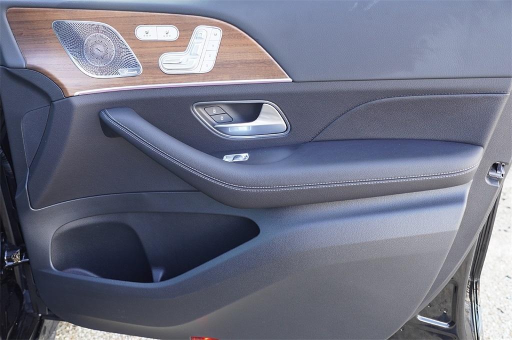 new 2025 Mercedes-Benz GLE 450 car, priced at $80,245