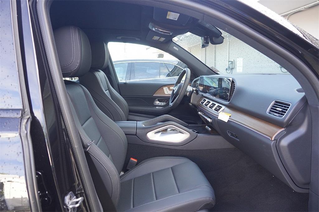 new 2025 Mercedes-Benz GLE 450 car, priced at $80,245