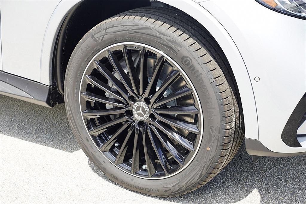 new 2025 Mercedes-Benz GLC 300 car, priced at $54,038