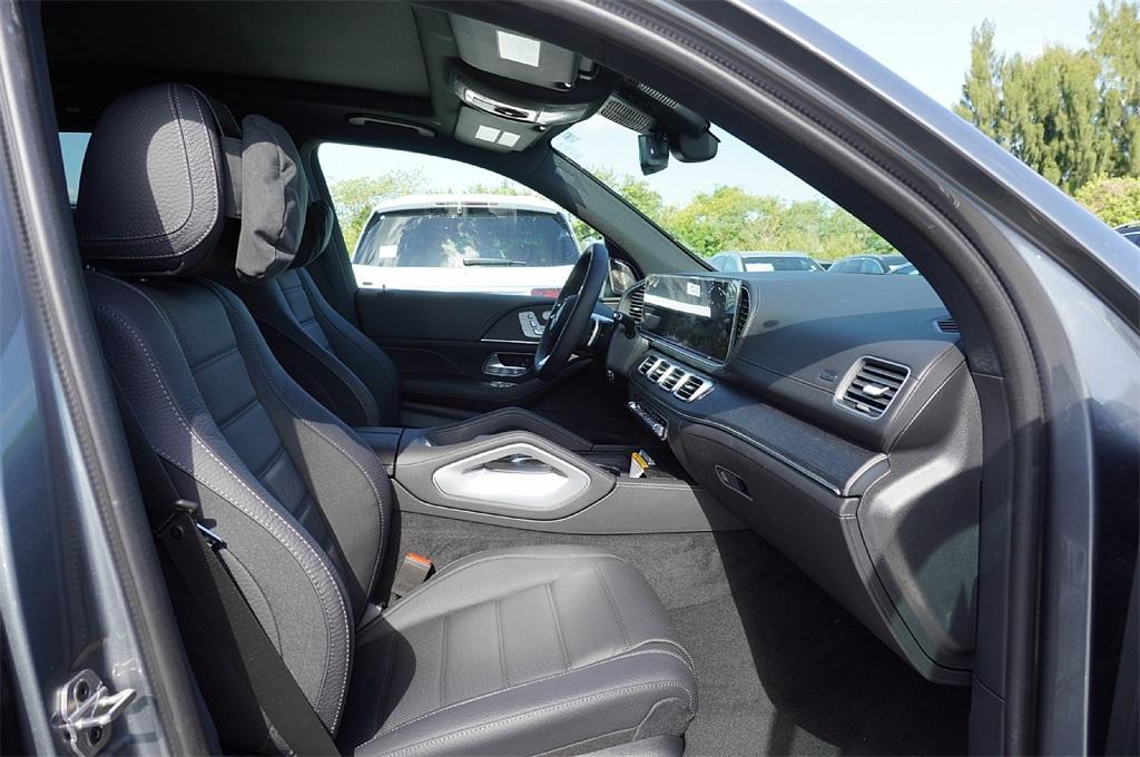 new 2025 Mercedes-Benz GLS 580 car, priced at $120,380