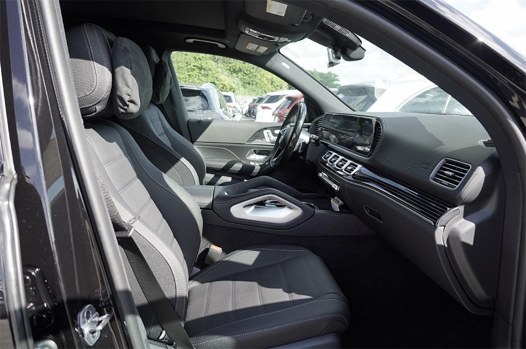 new 2026 Mercedes-Benz GLS 580 car, priced at $114,728
